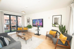 Spacious 4BR 4BA gated townhouse with balconies, Central JQ